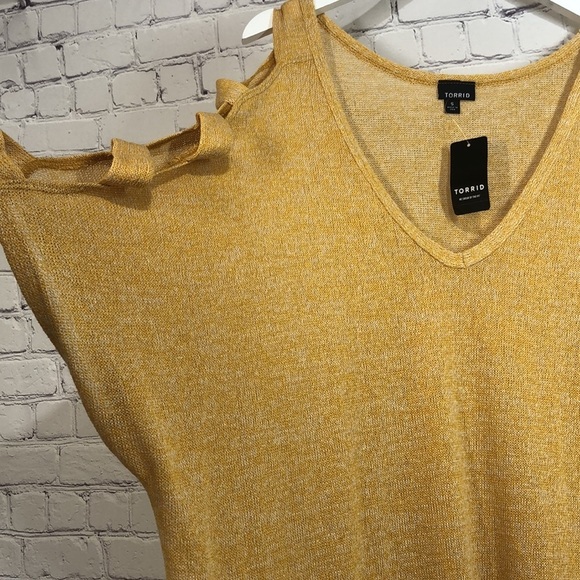 Torrid top in yellow 5 - Picture 6 of 9